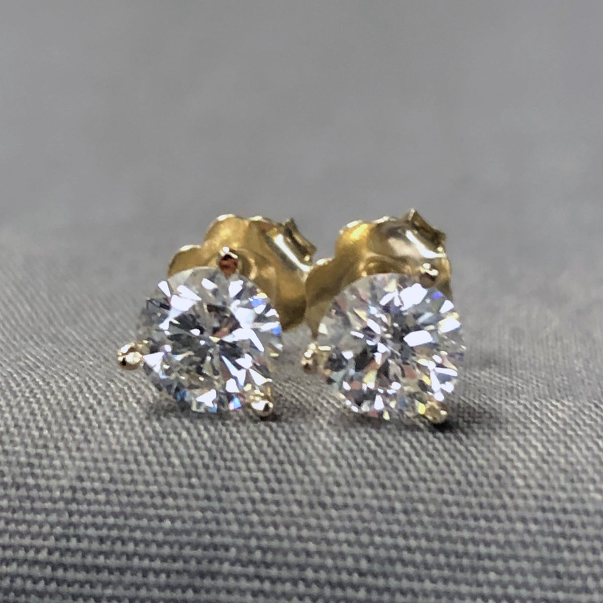 14 k Gold Diamond Stud Earrings (1.01 Carat)