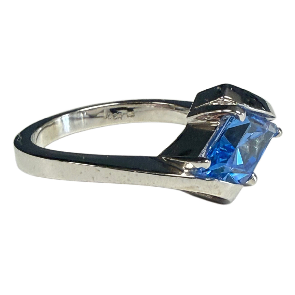 14k White Gold Blue Topaz Ring
