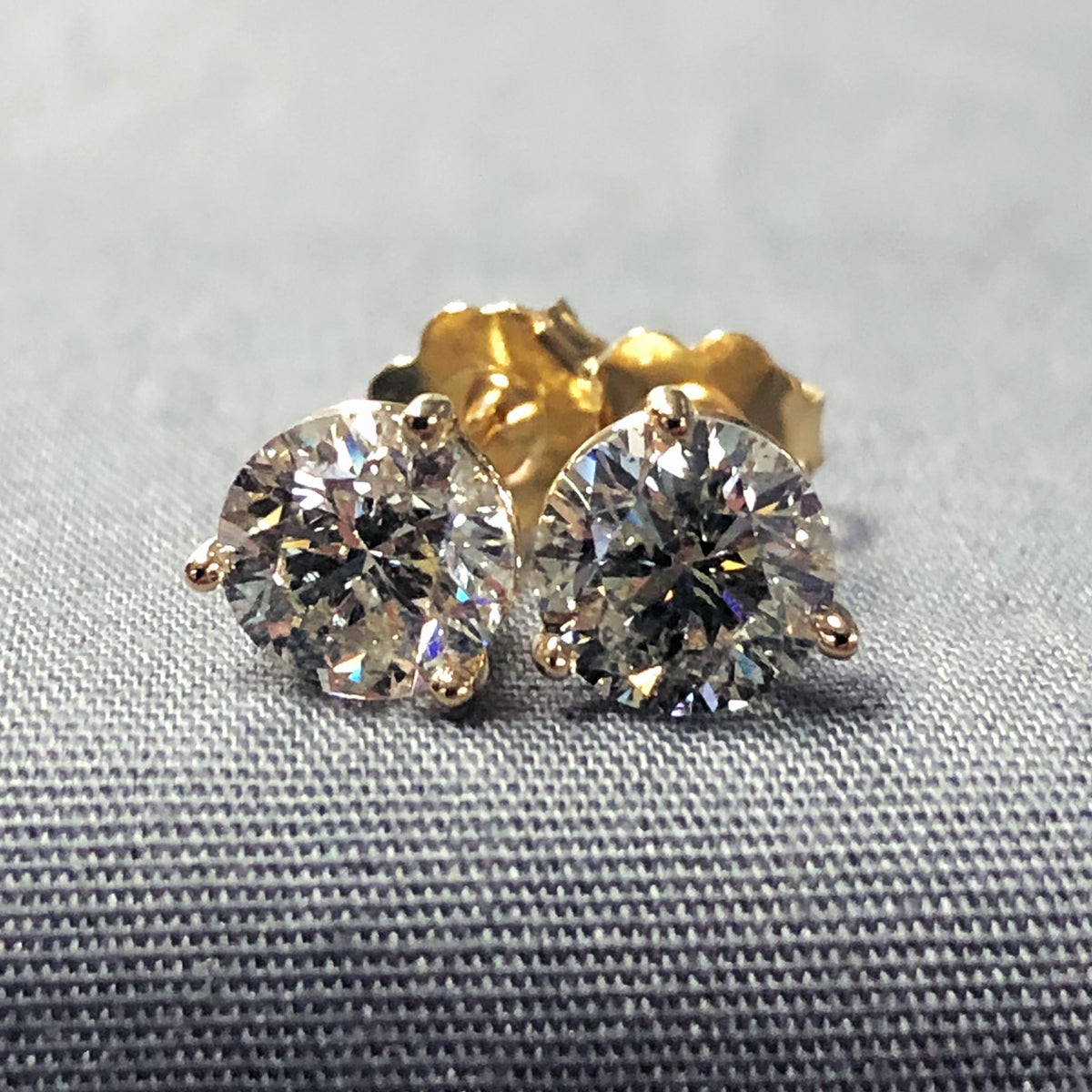 14 k Gold Diamond Earrings (2.05 Carat)