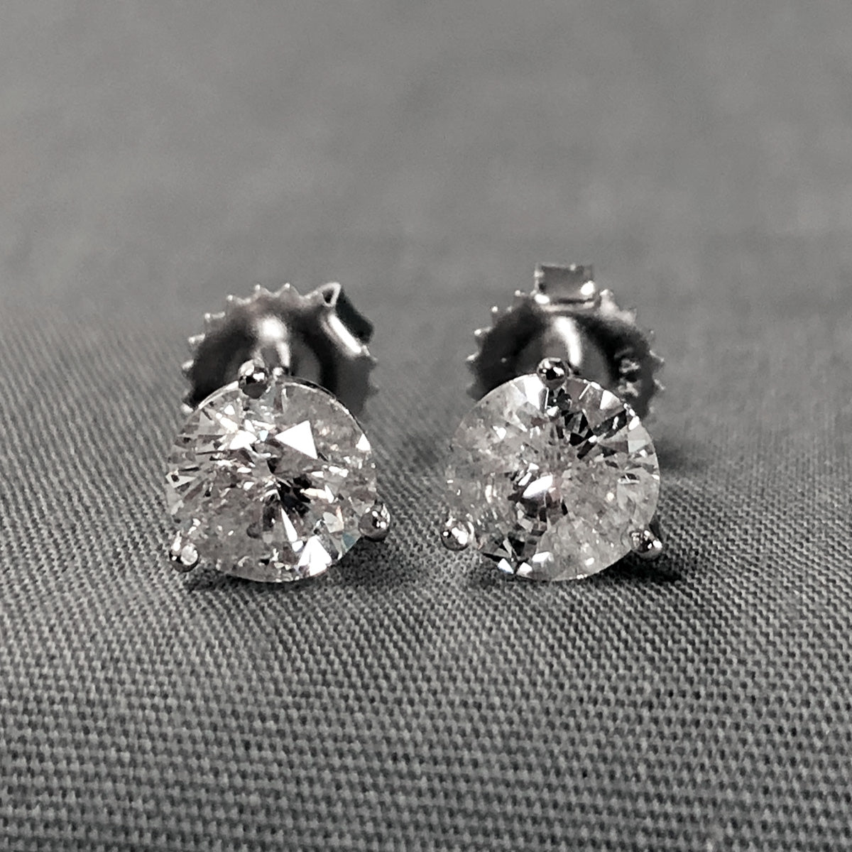 14k White Gold Diamond Stud Earrings (2.06 Carat)