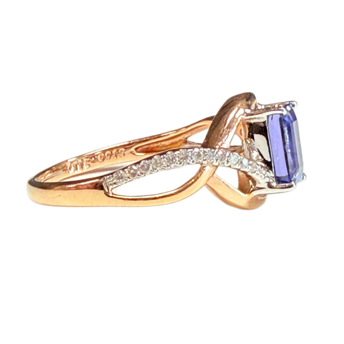 14k Gold Tanzanite & Diamond Ring