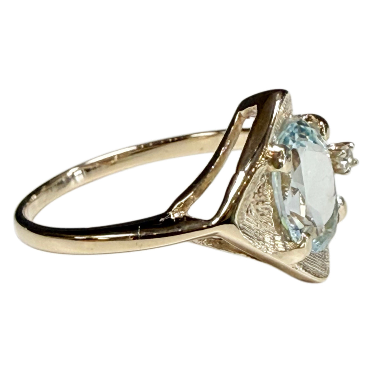 10k Gold Aquamarine & Diamond Chip Ring