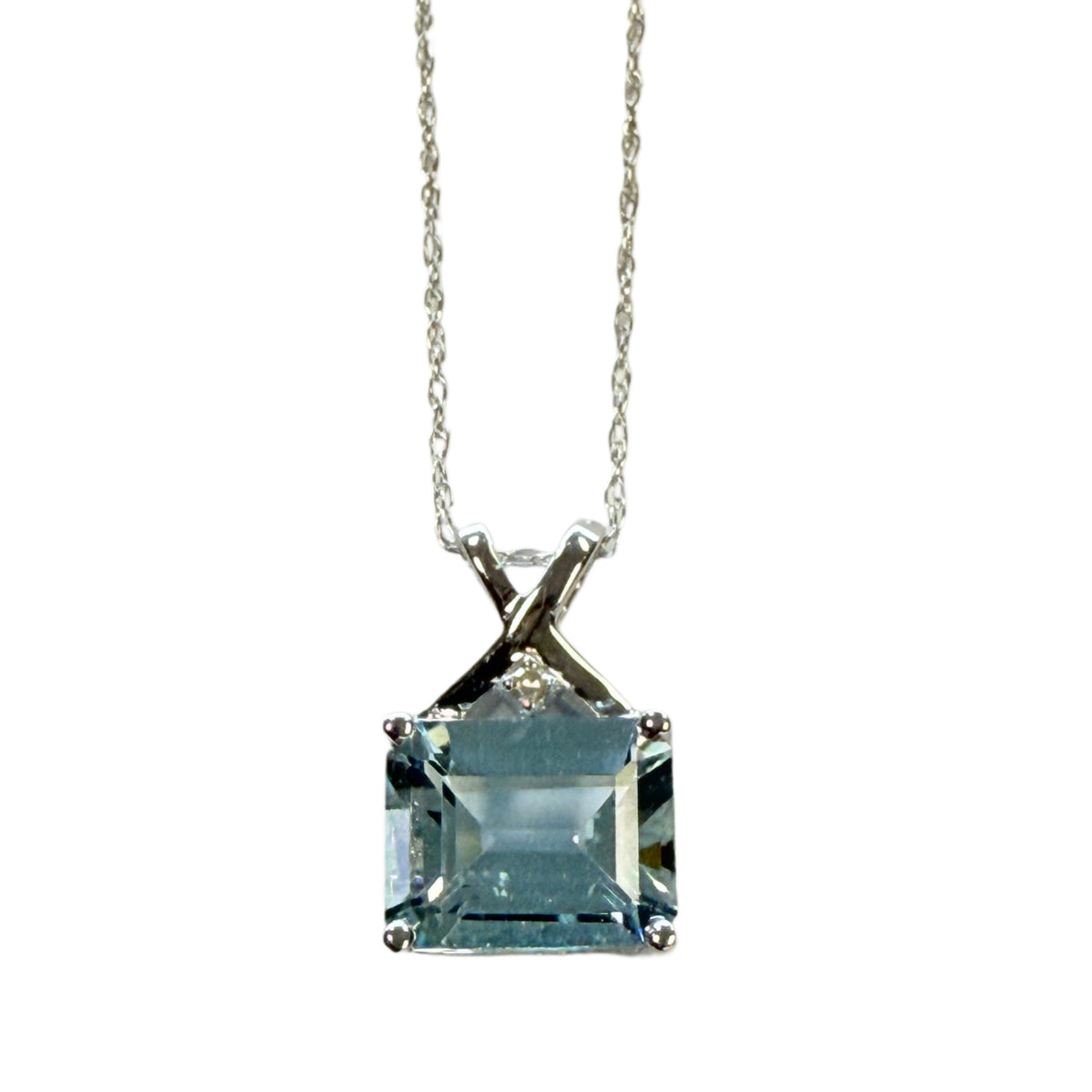 10k White Gold & Aquamarine Necklace