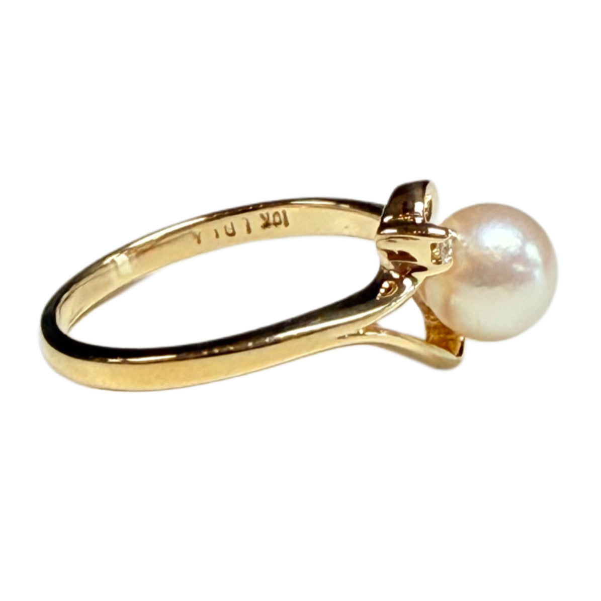 10k Gold Pearl & Diamond Ring