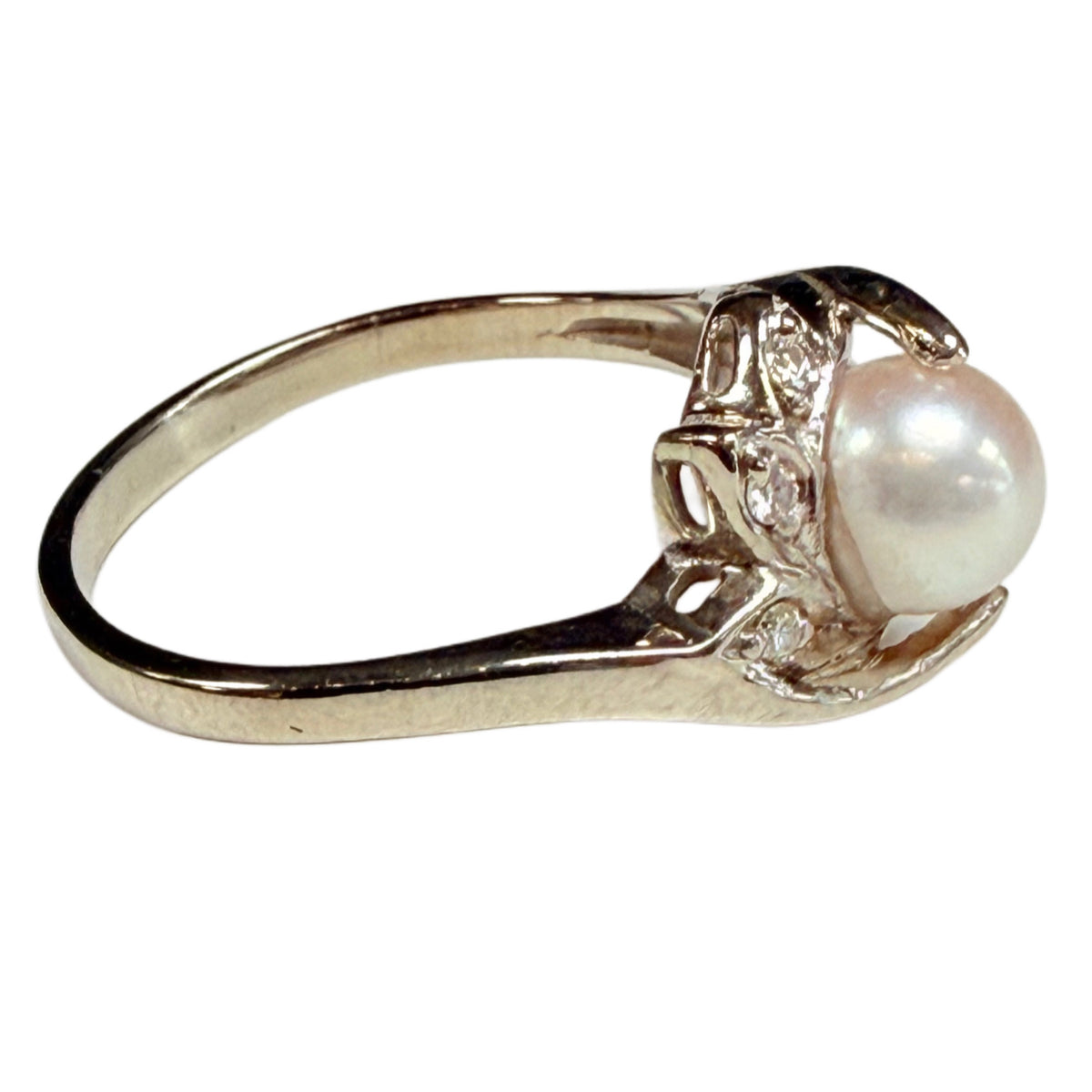 10k Pearl & Diamond Floral Ring