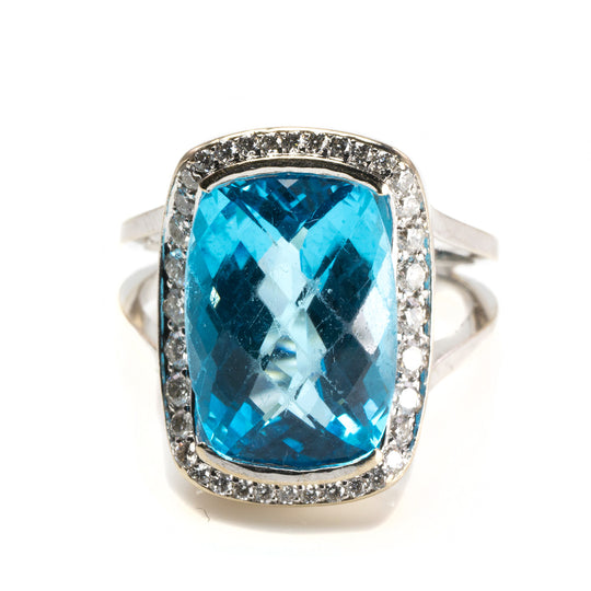 18 k White Gold Blue Topaz & Diamond Ring