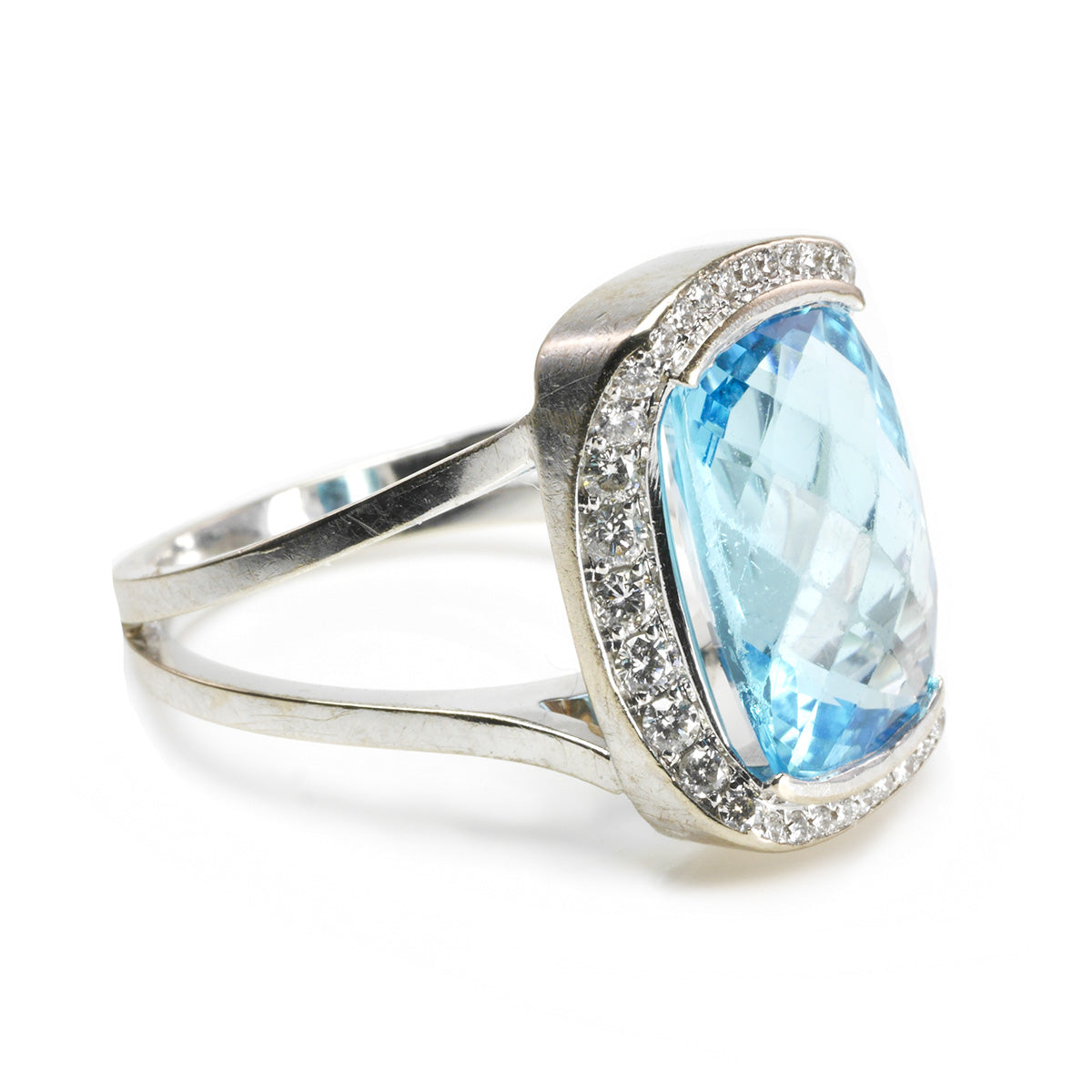 18 k White Gold Blue Topaz &amp; Diamond Ring